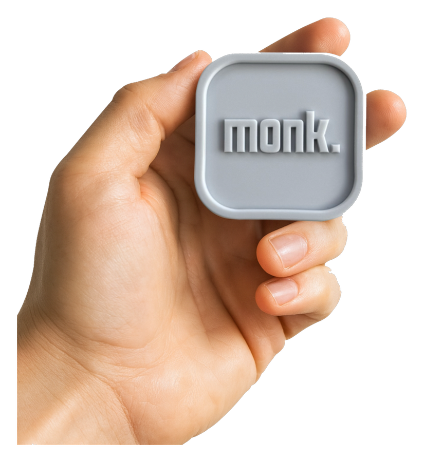 Monk escaneando con el móvil